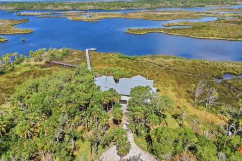 House in Homosassa, Florida 3 bedrooms, 348.1 sq.m. № 2097816 - photo 2