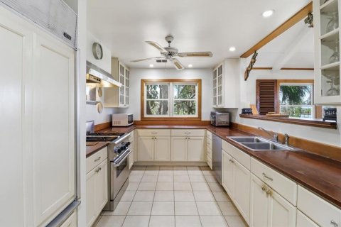 House in Homosassa, Florida 3 bedrooms, 348.1 sq.m. № 2097816 - photo 14