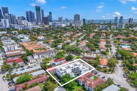 Купить таунхаус в Майами, Флорида 3 спальни, 203.08м2, № 2050614 - фото 7