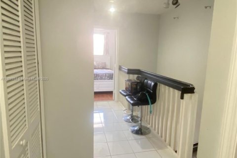 Townhouse in Miami, Florida 3 bedrooms, 121.52 sq.m. № 1977157 - photo 14