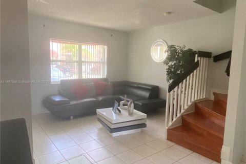 Townhouse in Miami, Florida 3 bedrooms, 121.52 sq.m. № 1977157 - photo 4