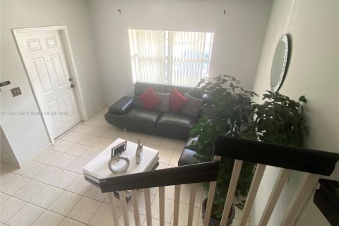 Townhouse in Miami, Florida 3 bedrooms, 121.52 sq.m. № 1977157 - photo 5