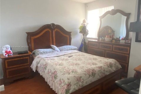 Townhouse in Miami, Florida 3 bedrooms, 121.52 sq.m. № 1977157 - photo 20