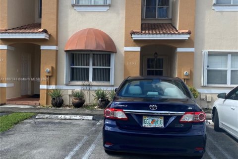 Townhouse in Miami, Florida 3 bedrooms, 121.52 sq.m. № 1977157