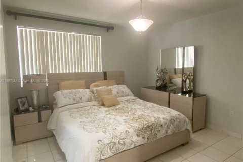 Townhouse in Miami, Florida 3 bedrooms, 121.52 sq.m. № 1977157 - photo 15