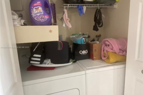 Townhouse in Miami, Florida 3 bedrooms, 121.52 sq.m. № 1977157 - photo 8