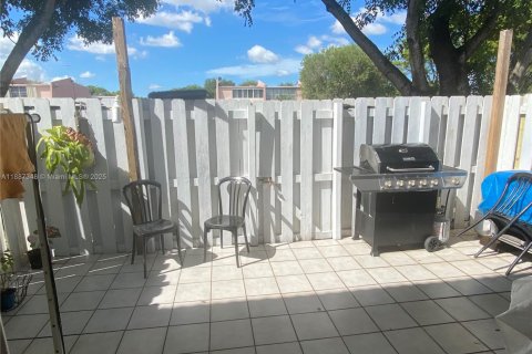 Townhouse in Miami, Florida 3 bedrooms, 121.52 sq.m. № 1977157 - photo 25