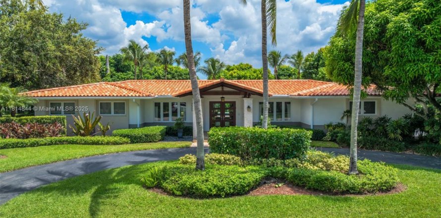 House in Pinecrest, Florida 5 bedrooms, 377.46 sq.m. № 1766700