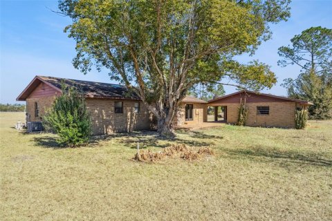 House in Clermont, Florida 3 bedrooms, 150.87 sq.m. № 2148530 - photo 28