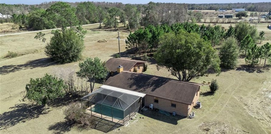 House in Clermont, Florida 3 bedrooms, 150.87 sq.m. № 2148530