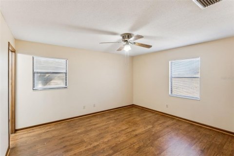 House in Clermont, Florida 3 bedrooms, 150.87 sq.m. № 2148530 - photo 13