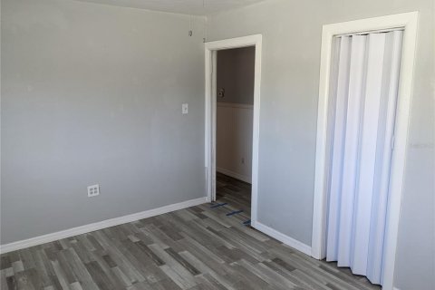 House in New Port Richey, Florida 4 bedrooms, 121.7 sq.m. № 1805847 - photo 6