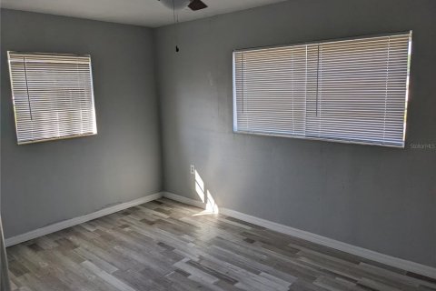 House in New Port Richey, Florida 4 bedrooms, 121.7 sq.m. № 1805847 - photo 5
