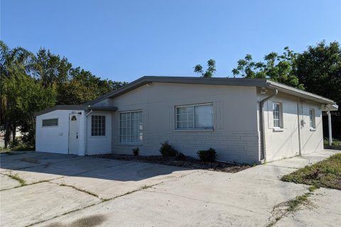 House in New Port Richey, Florida 4 bedrooms, 121.7 sq.m. № 1805847 - photo 3