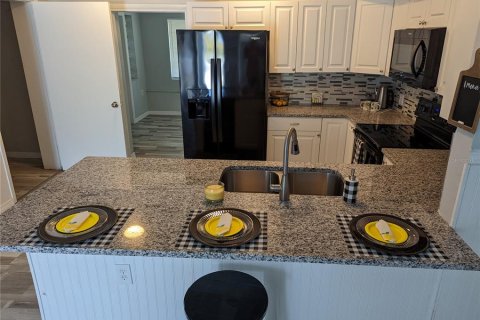 House in New Port Richey, Florida 4 bedrooms, 121.7 sq.m. № 1805847 - photo 21