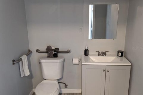 House in New Port Richey, Florida 4 bedrooms, 121.7 sq.m. № 1805847 - photo 25