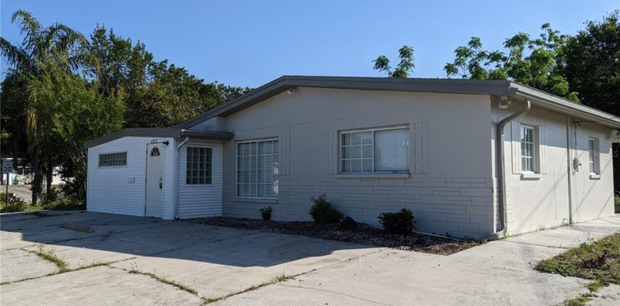 House in New Port Richey, Florida 4 bedrooms, 121.7 sq.m. № 1805847