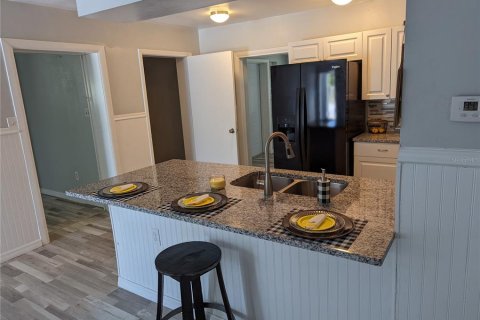 House in New Port Richey, Florida 4 bedrooms, 121.7 sq.m. № 1805847 - photo 20