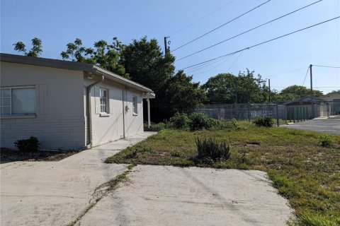 House in New Port Richey, Florida 4 bedrooms, 121.7 sq.m. № 1805847 - photo 2
