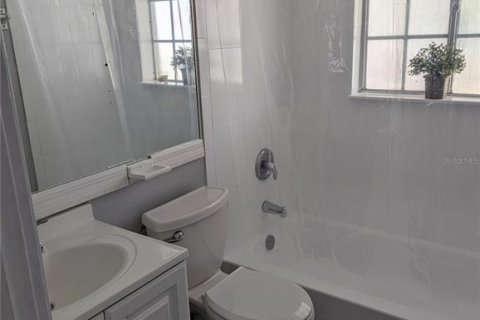 House in New Port Richey, Florida 4 bedrooms, 121.7 sq.m. № 1805847 - photo 26