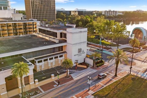 Condominio en venta en Orlando, Florida, 2 dormitorios, 77.2 m2 № 1651791 - foto 1