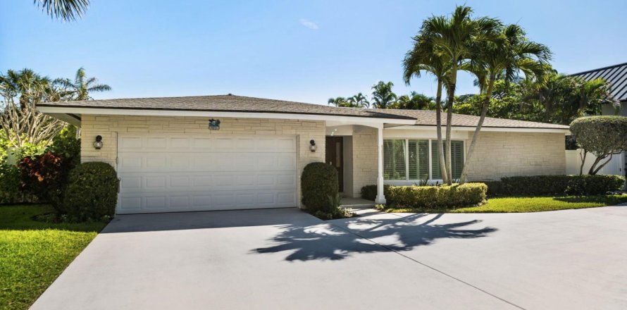 Casa en Jupiter Inlet Colony, Florida 3 dormitorios, 150.13 m2 № 984003