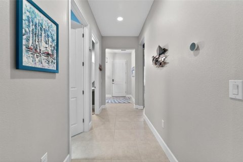 House in Apollo Beach, Florida 3 bedrooms, 202.9 sq.m. № 2096273 - photo 29