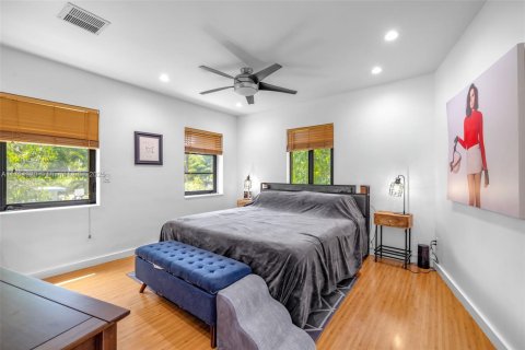 Propiedad comercial en venta en Fort Lauderdale, Florida, 257.9 m2 № 1697289 - foto 18