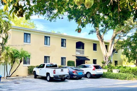 Propiedad comercial en venta en Fort Lauderdale, Florida, 257.9 m2 № 1697289 - foto 1