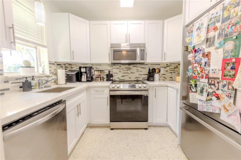 Propiedad comercial en venta en Fort Lauderdale, Florida, 257.9 m2 № 1697289 - foto 30