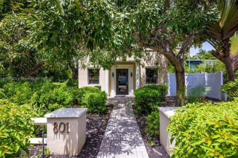 Propiedad comercial en venta en Fort Lauderdale, Florida, 257.9 m2 № 1697289 - foto 3