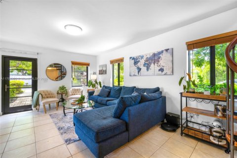 Propiedad comercial en venta en Fort Lauderdale, Florida, 257.9 m2 № 1697289 - foto 8