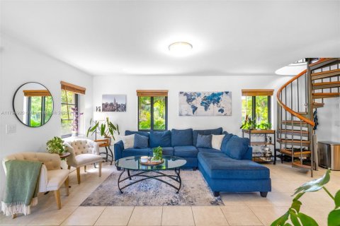 Propiedad comercial en venta en Fort Lauderdale, Florida, 257.9 m2 № 1697289 - foto 10