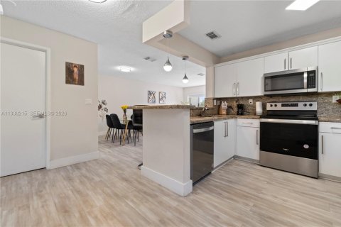 Copropriété à vendre à Doral, Floride: 3 chambres, 104.05 m2 № 1995949 - photo 4