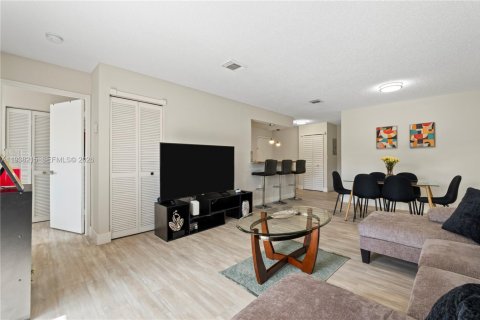 Copropriété à vendre à Doral, Floride: 3 chambres, 104.05 m2 № 1995949 - photo 11