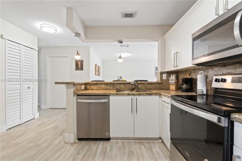 Copropriété à vendre à Doral, Floride: 3 chambres, 104.05 m2 № 1995949 - photo 5