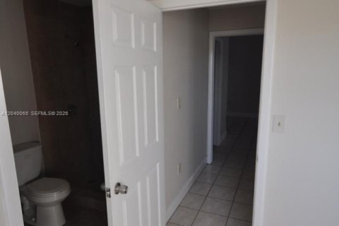Copropriété à louer à Miami, Floride: 2 chambres, 76.55 m2 № 2086609 - photo 4