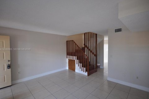 Copropriété à louer à Miami, Floride: 2 chambres, 76.55 m2 № 2086609 - photo 2