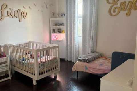 House in Doral, Florida 3 bedrooms, 195.09 sq.m. № 2041596 - photo 7