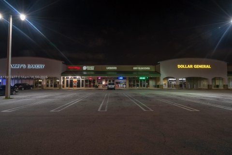 Propiedad comercial en venta en Miami, Florida № 2158552 - foto 8