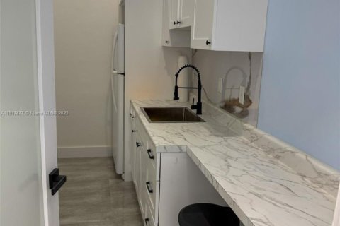 Propiedad comercial en venta en Miami, Florida № 2158552 - foto 6