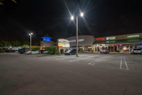 Propiedad comercial en venta en Miami, Florida № 2158552 - foto 9