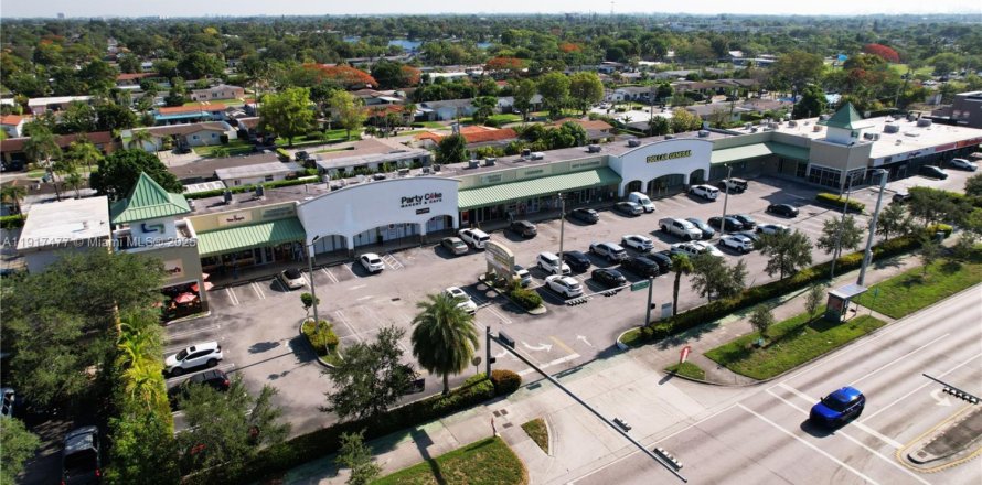 Propiedad comercial en Miami, Florida № 2158552