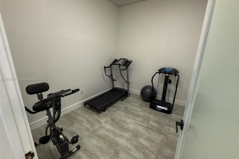 Propiedad comercial en venta en Miami, Florida № 2158552 - foto 5