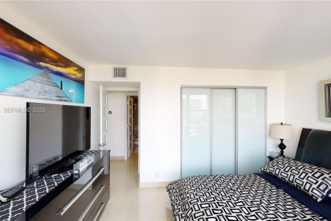 Condominio en venta en Hallandale Beach, Florida, 3 dormitorios, 132.85 m2 № 2152962 - foto 13