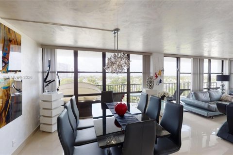 Condominio en venta en Hallandale Beach, Florida, 3 dormitorios, 132.85 m2 № 2152962 - foto 4