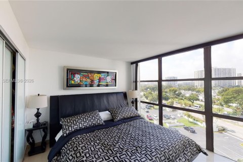 Condominio en venta en Hallandale Beach, Florida, 3 dormitorios, 132.85 m2 № 2152962 - foto 12