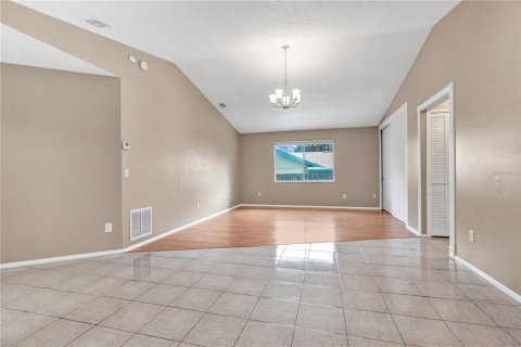 Villa ou maison à vendre à Apopka, Floride: 3 chambres, 159.05 m2 № 2407136 - photo 7