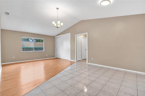 Villa ou maison à vendre à Apopka, Floride: 3 chambres, 159.05 m2 № 2407136 - photo 4