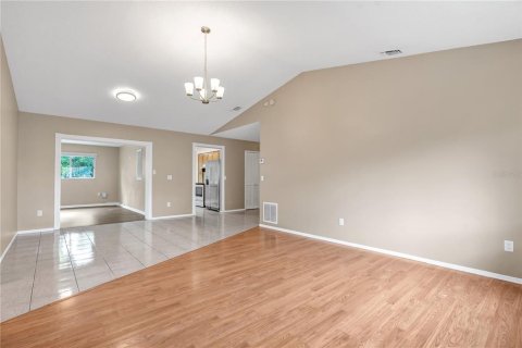 Villa ou maison à vendre à Apopka, Floride: 3 chambres, 159.05 m2 № 2407136 - photo 10